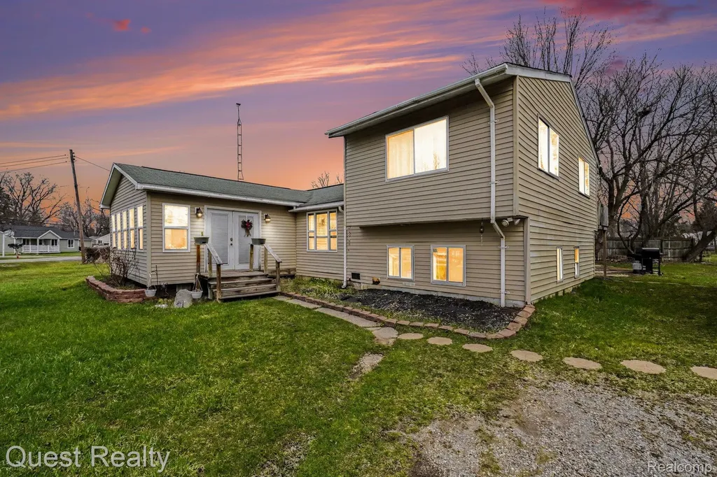 2103 Valley Forge Street Burton City MI 48519
