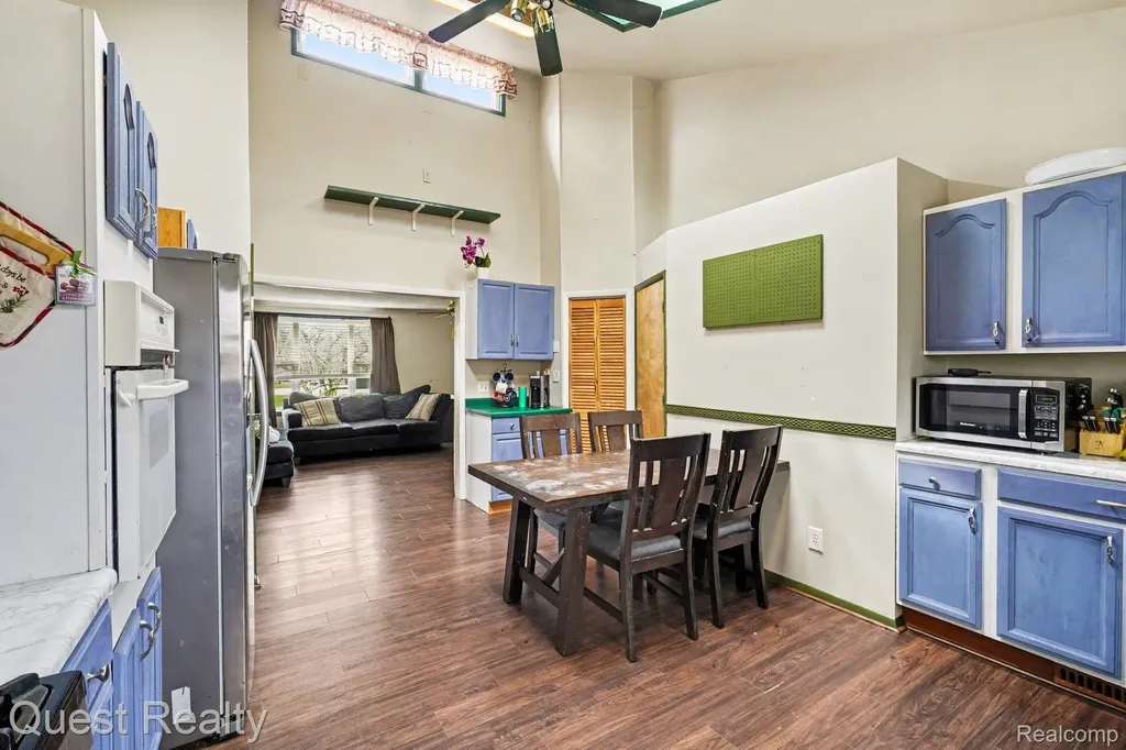 2103 Valley Forge Street Burton City MI 48519