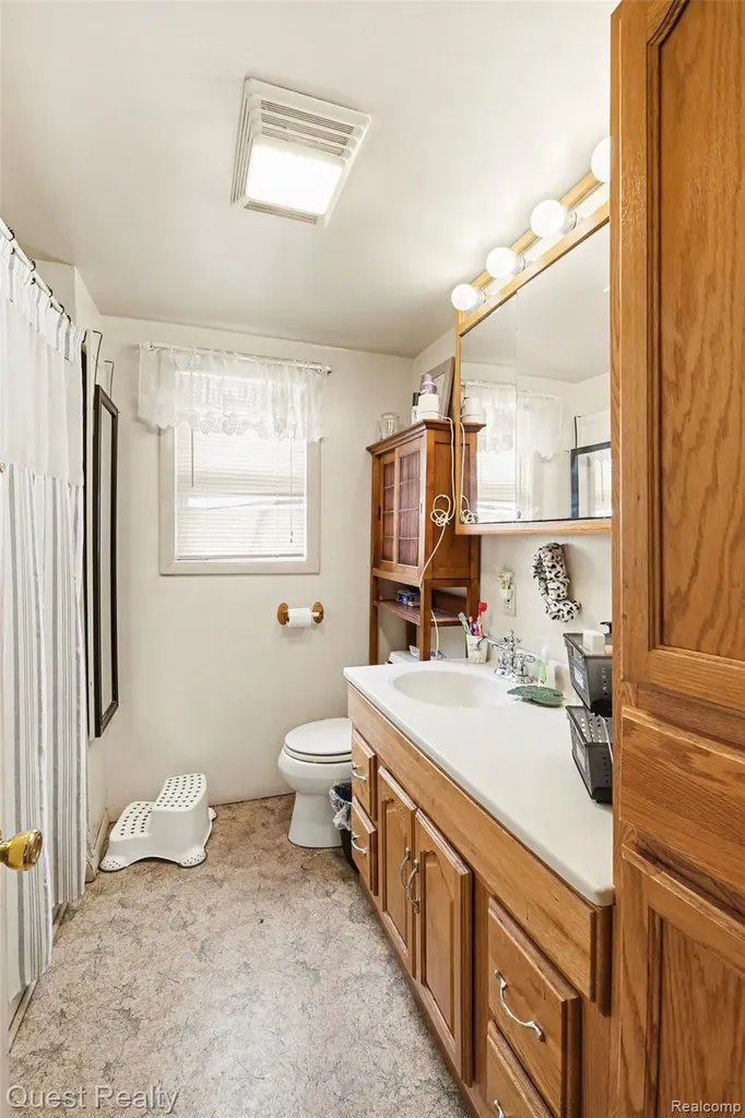 2103 Valley Forge Street Burton City MI 48519