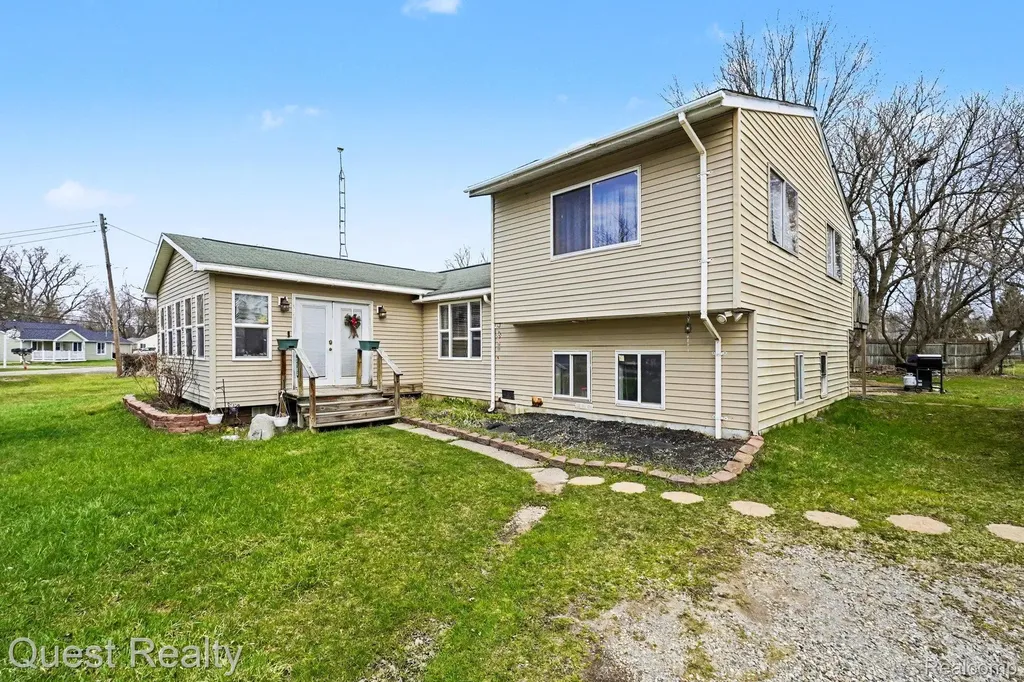 2103 Valley Forge Street Burton City MI 48519