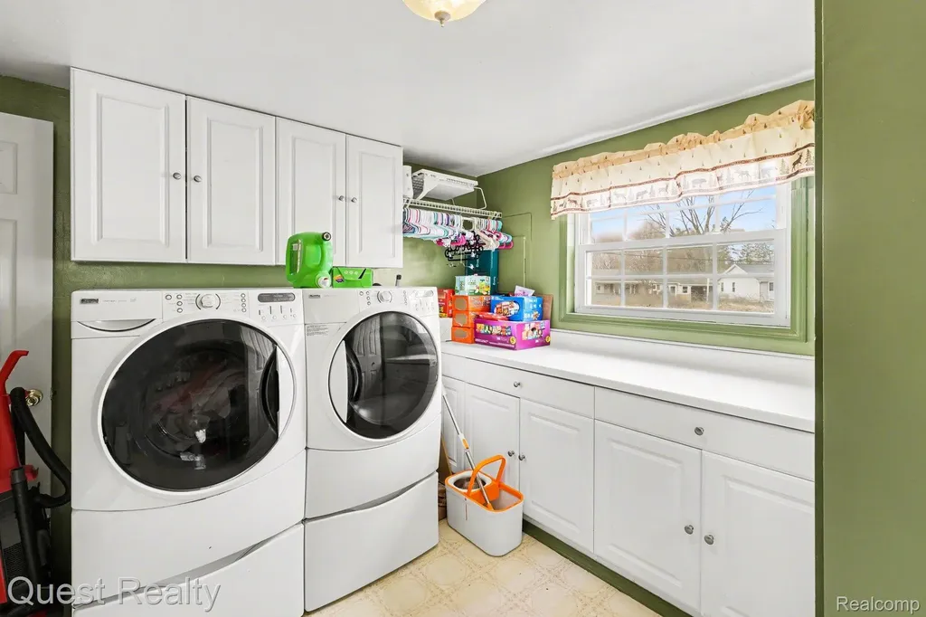 2103 Valley Forge Street Burton City MI 48519