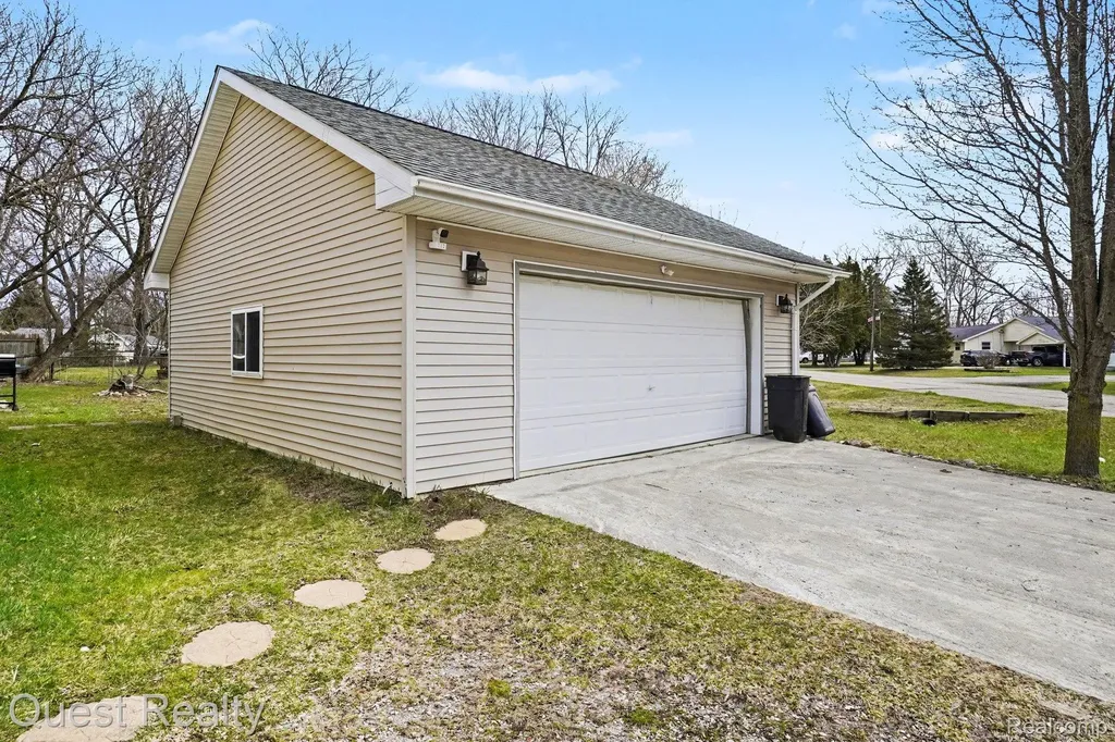 2103 Valley Forge Street Burton City MI 48519