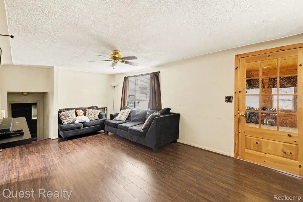 2103 Valley Forge Street Burton City MI 48519