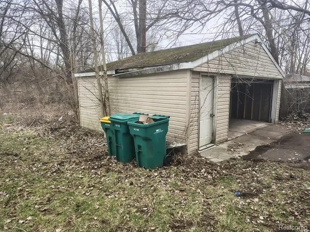 6299 Hunt Street Romulus City MI 48174