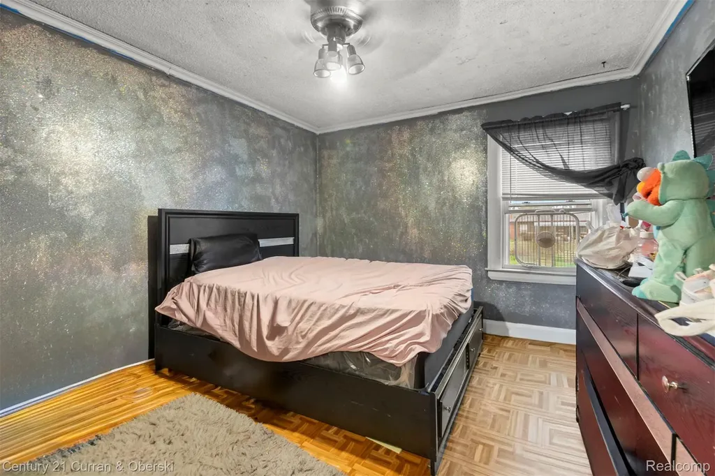 9045 Riverdale Street Redford Charter Township MI 48239