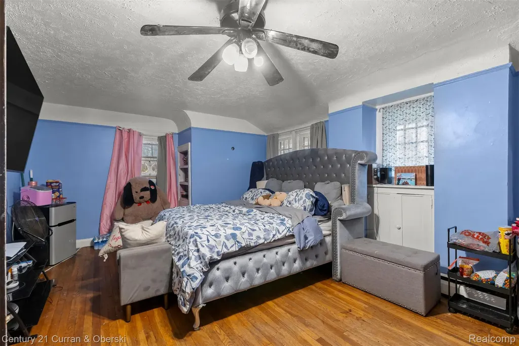 9045 Riverdale Street Redford Charter Township MI 48239