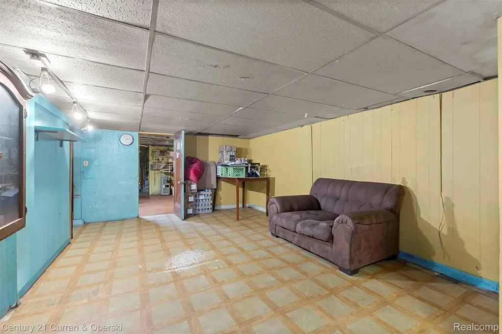9045 Riverdale Street Redford Charter Township MI 48239