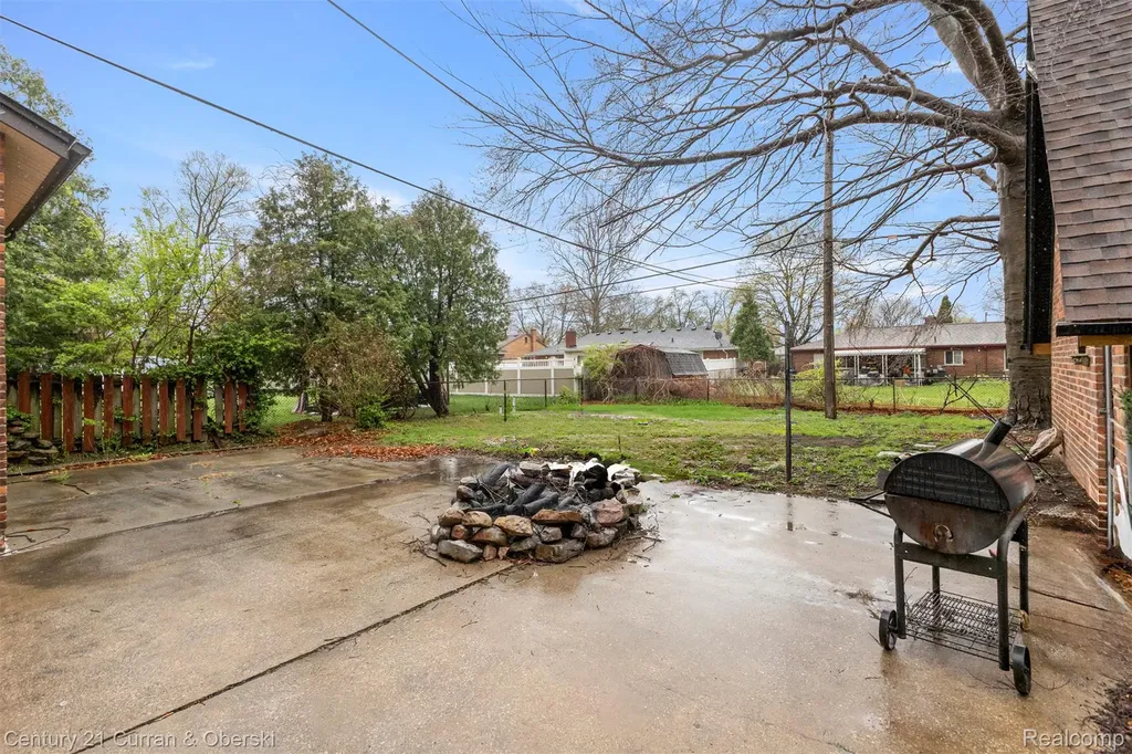 9045 Riverdale Street Redford Charter Township MI 48239