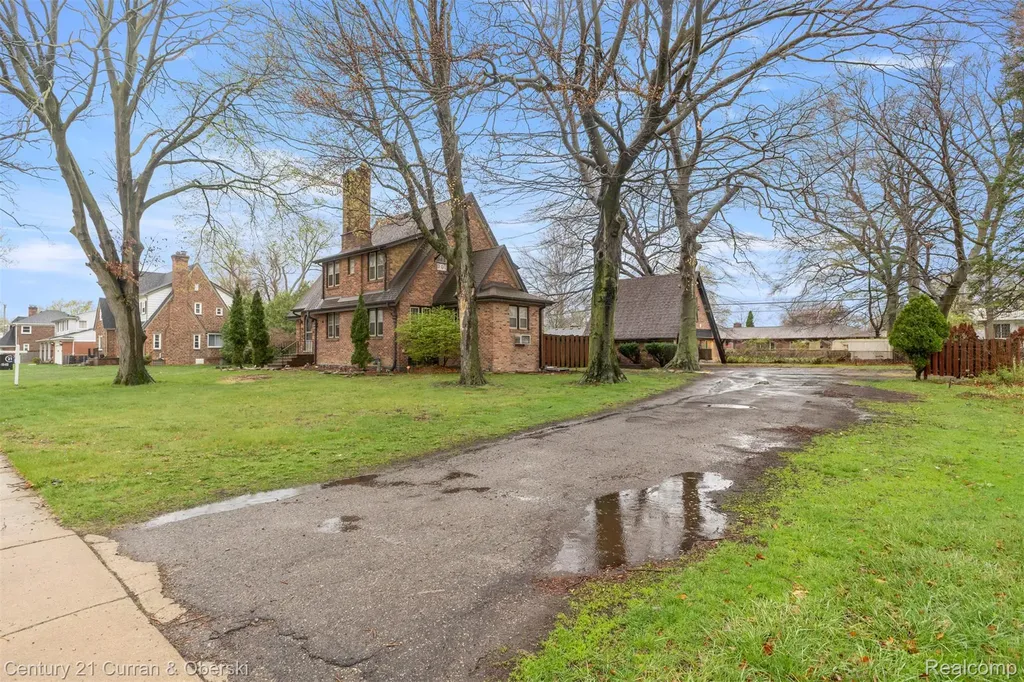 9045 Riverdale Street Redford Charter Township MI 48239
