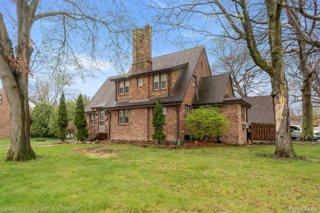 9045 Riverdale Street Redford Charter Township MI 48239
