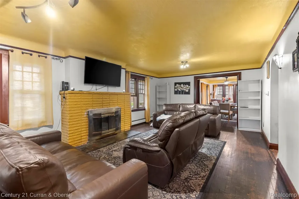 9045 Riverdale Street Redford Charter Township MI 48239