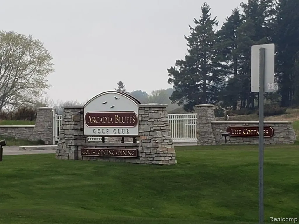Parcel A Lake Bluff Drive Arcadia Township MI 49613