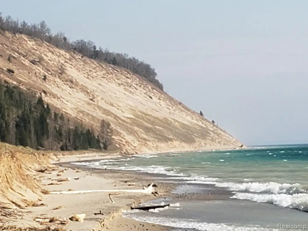 Parcel A Lake Bluff Drive Arcadia Township MI 49613
