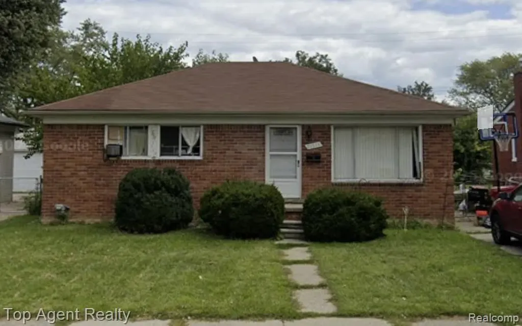 24644 Willowby Avenue Eastpointe City MI 48021
