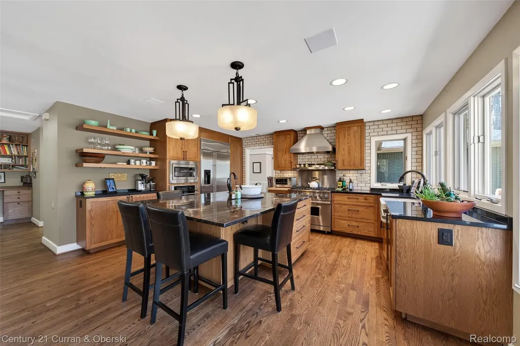 6130 Idlewyle Road Bloomfield Hills City MI 48301
