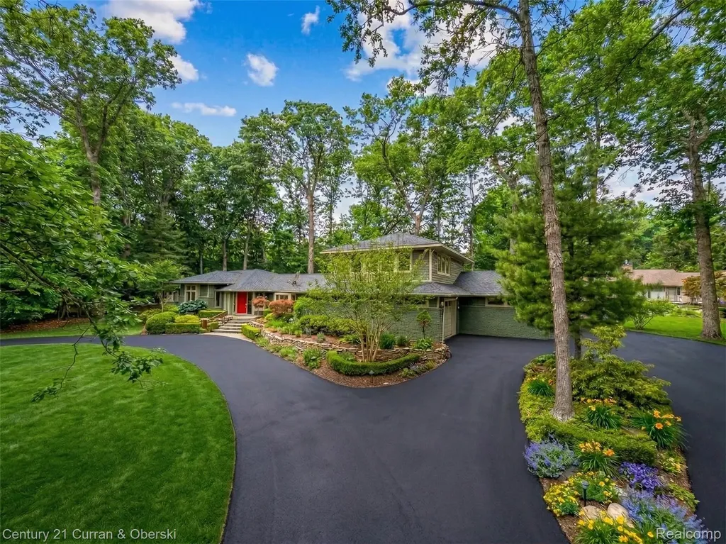 6130 Idlewyle Road Bloomfield Hills City MI 48301
