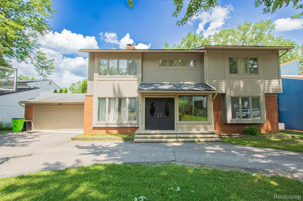 2110 Langham Drive West Bloomfield Charter Township MI 48323