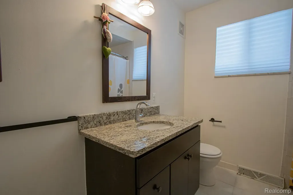 2110 Langham Drive West Bloomfield Charter Township MI 48323