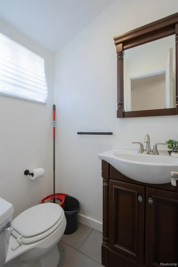 2110 Langham Drive West Bloomfield Charter Township MI 48323