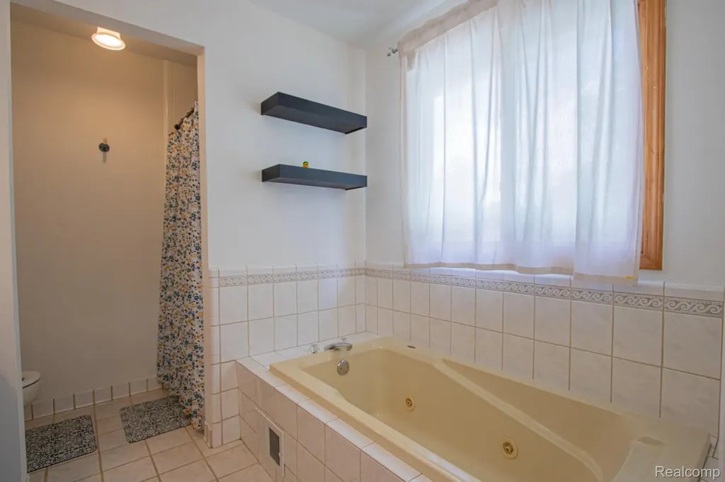 2110 Langham Drive West Bloomfield Charter Township MI 48323