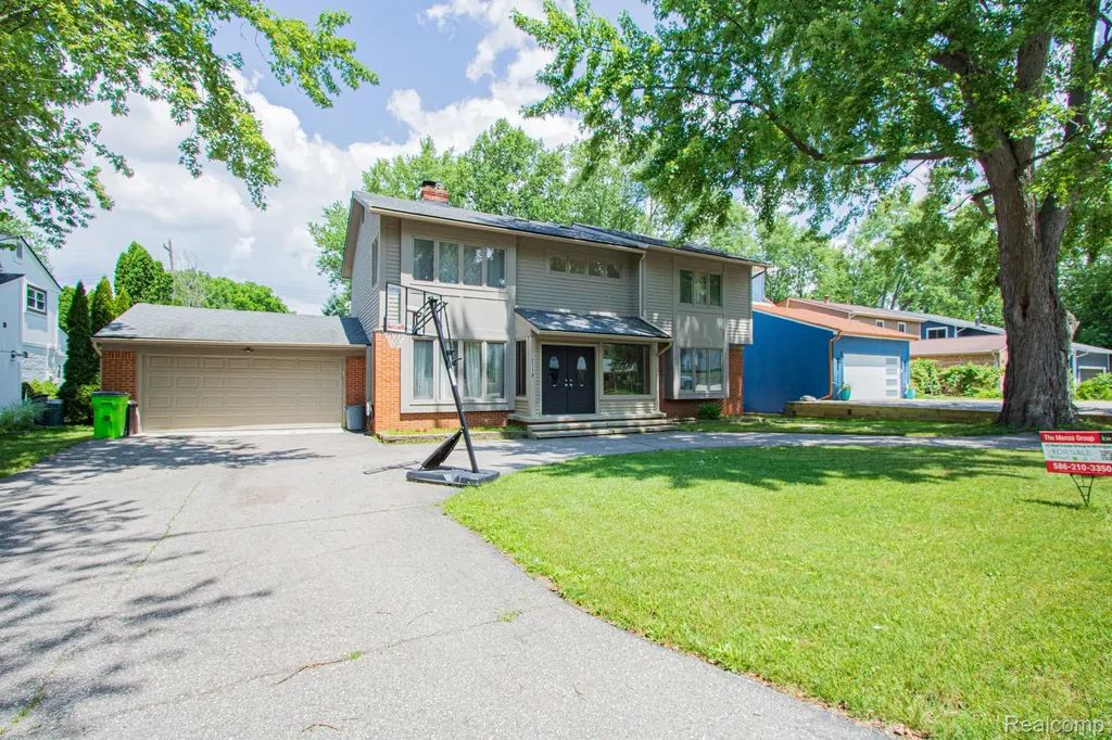 2110 Langham Drive West Bloomfield Charter Township MI 48323