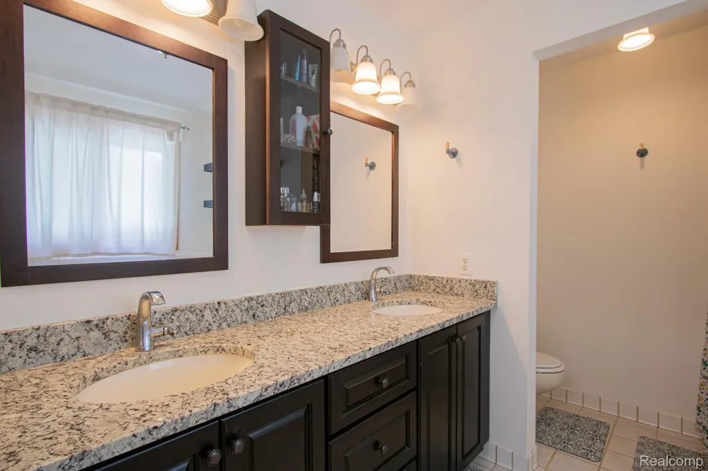 2110 Langham Drive West Bloomfield Charter Township MI 48323