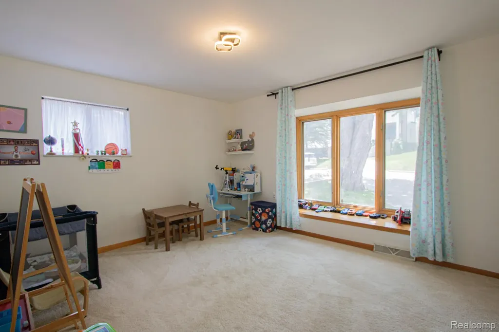 2110 Langham Drive West Bloomfield Charter Township MI 48323