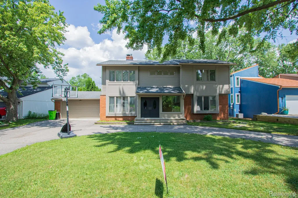 2110 Langham Drive West Bloomfield Charter Township MI 48323