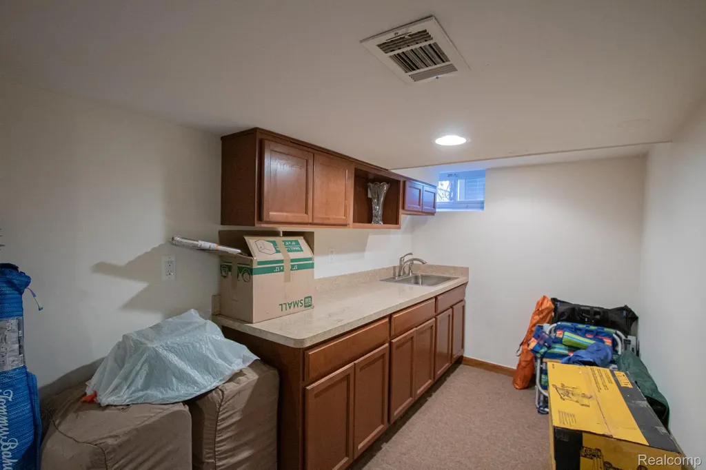 2110 Langham Drive West Bloomfield Charter Township MI 48323