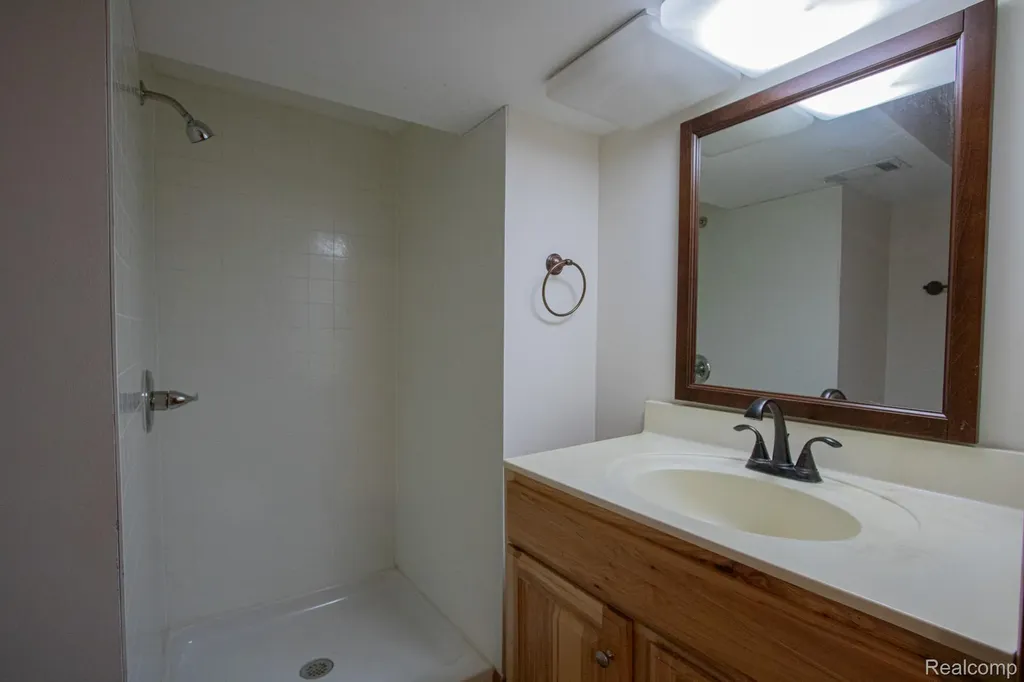 2110 Langham Drive West Bloomfield Charter Township MI 48323