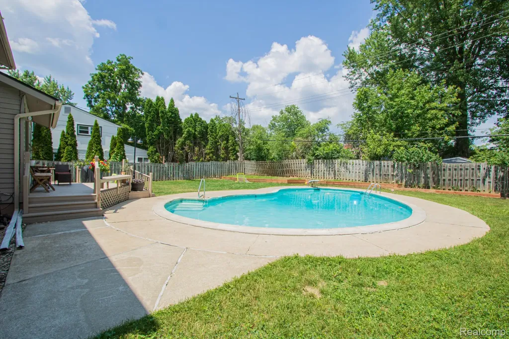 2110 Langham Drive West Bloomfield Charter Township MI 48323