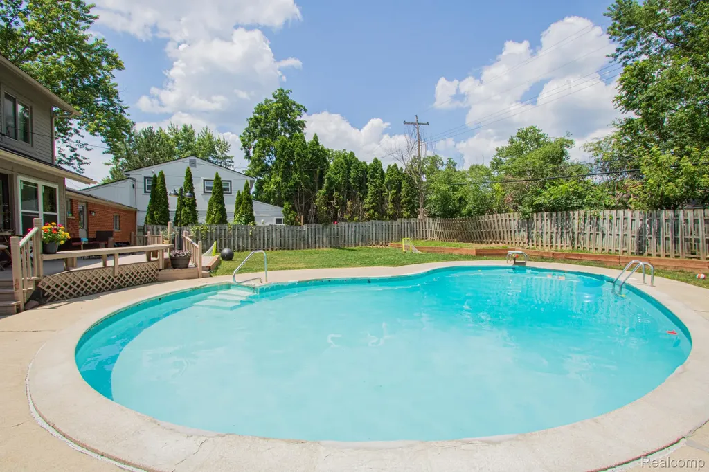 2110 Langham Drive West Bloomfield Charter Township MI 48323