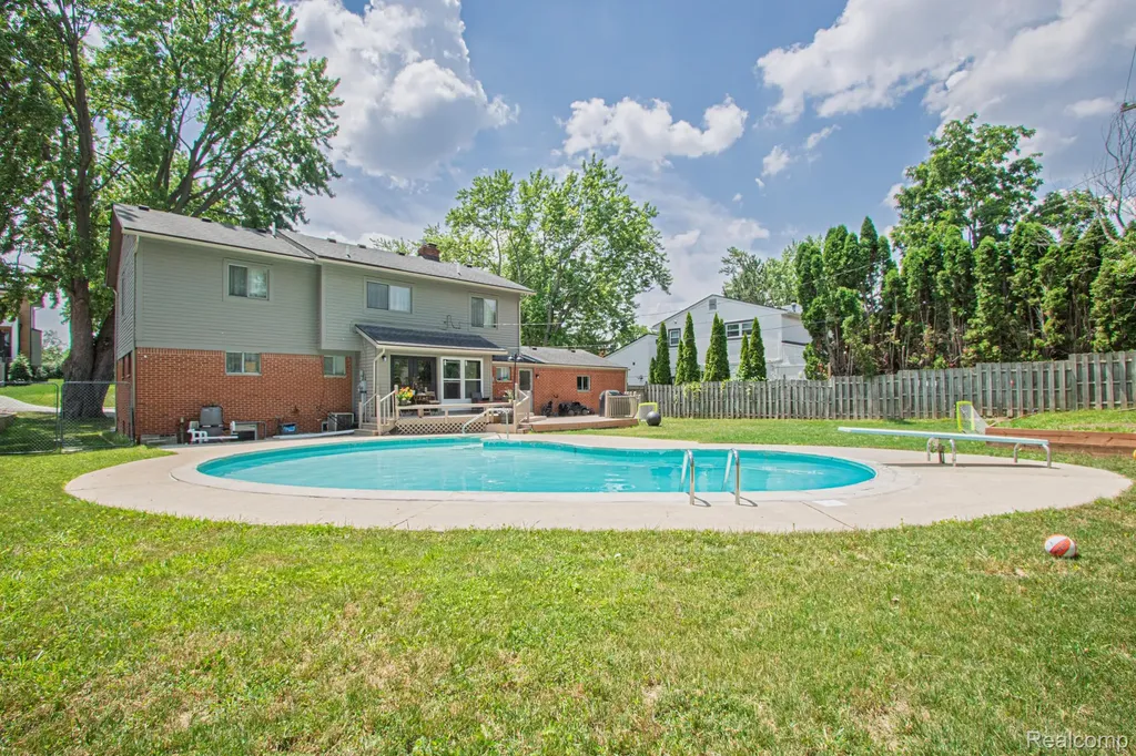 2110 Langham Drive West Bloomfield Charter Township MI 48323
