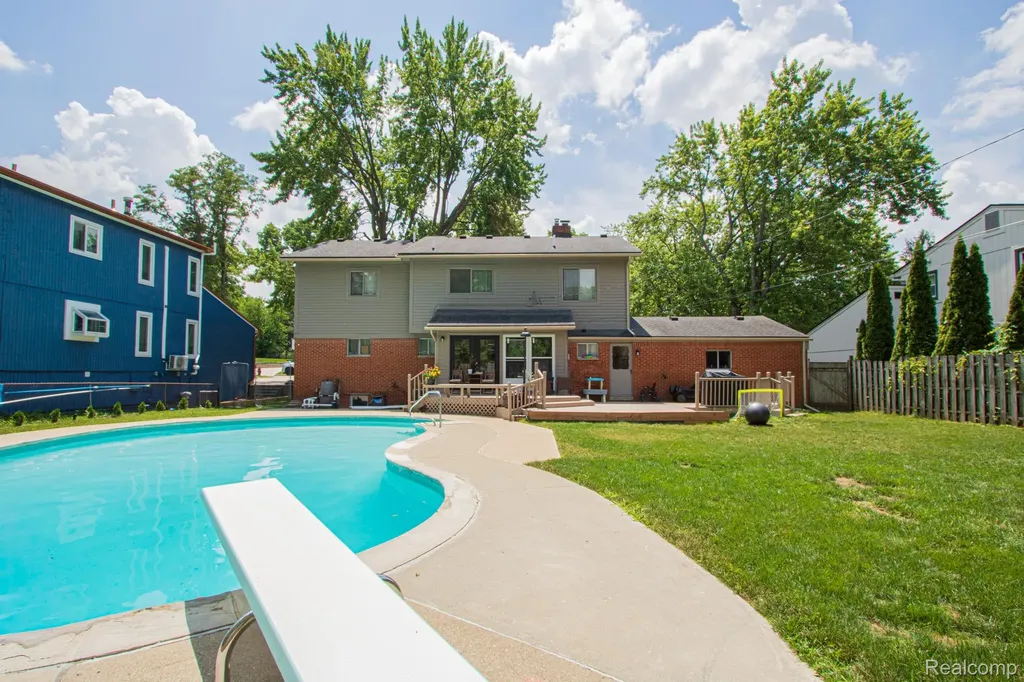 2110 Langham Drive West Bloomfield Charter Township MI 48323