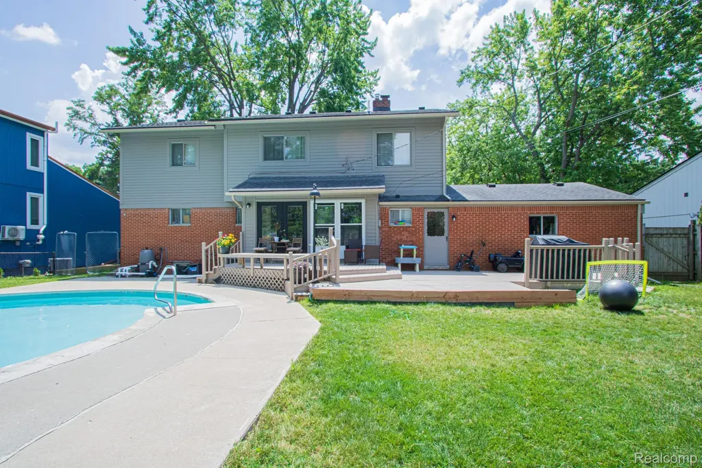 2110 Langham Drive West Bloomfield Charter Township MI 48323