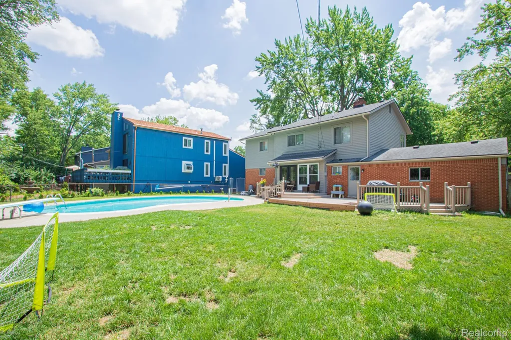 2110 Langham Drive West Bloomfield Charter Township MI 48323