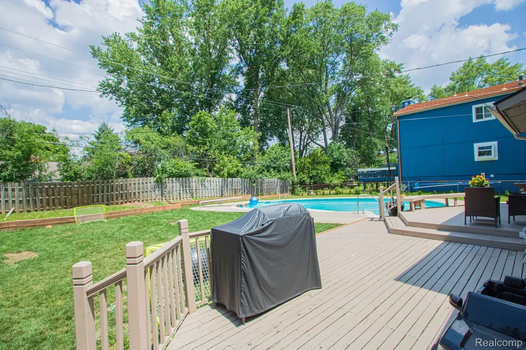 2110 Langham Drive West Bloomfield Charter Township MI 48323