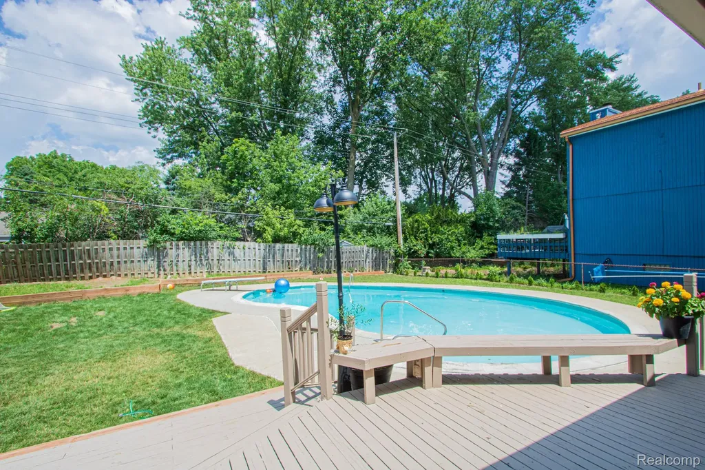 2110 Langham Drive West Bloomfield Charter Township MI 48323