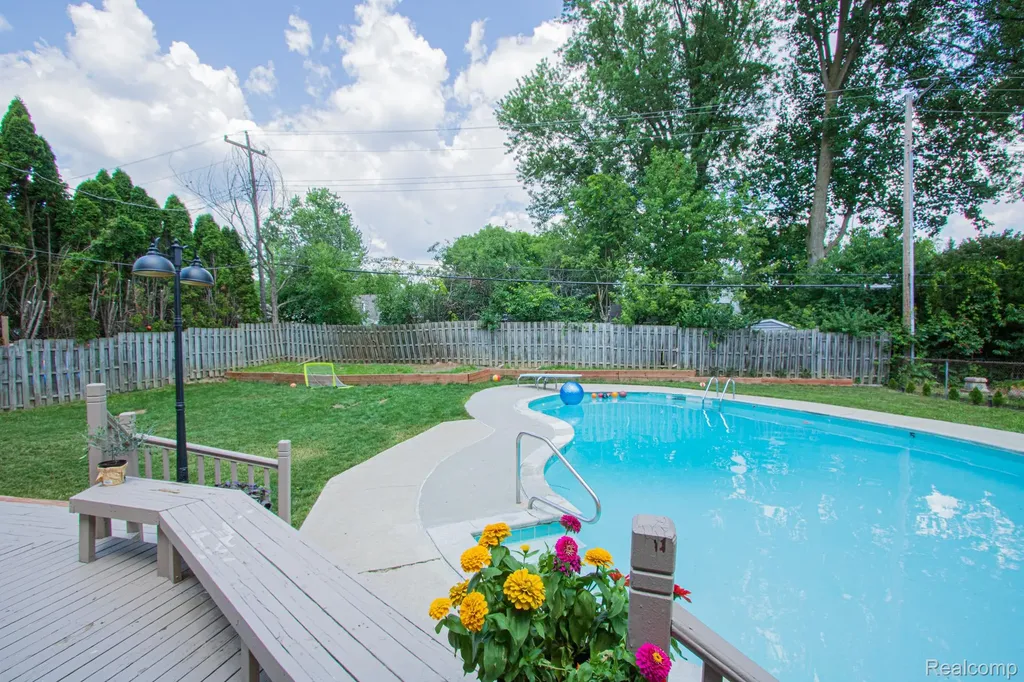 2110 Langham Drive West Bloomfield Charter Township MI 48323