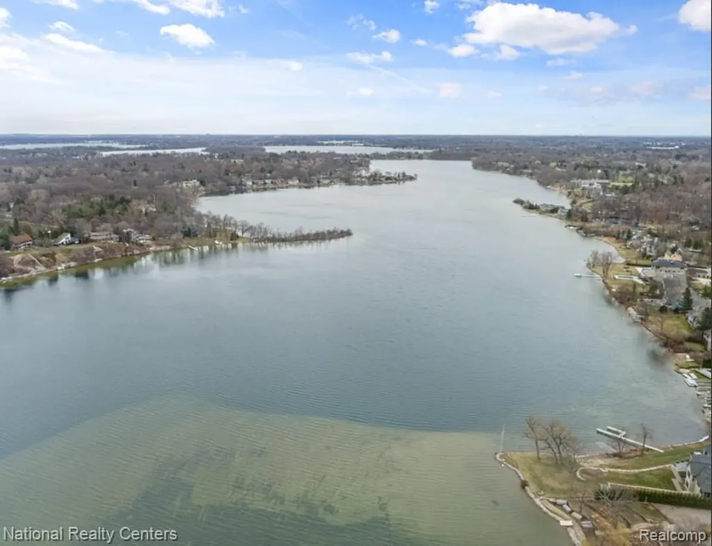 3641 Northwood Drive West Bloomfield Charter Township MI 48324