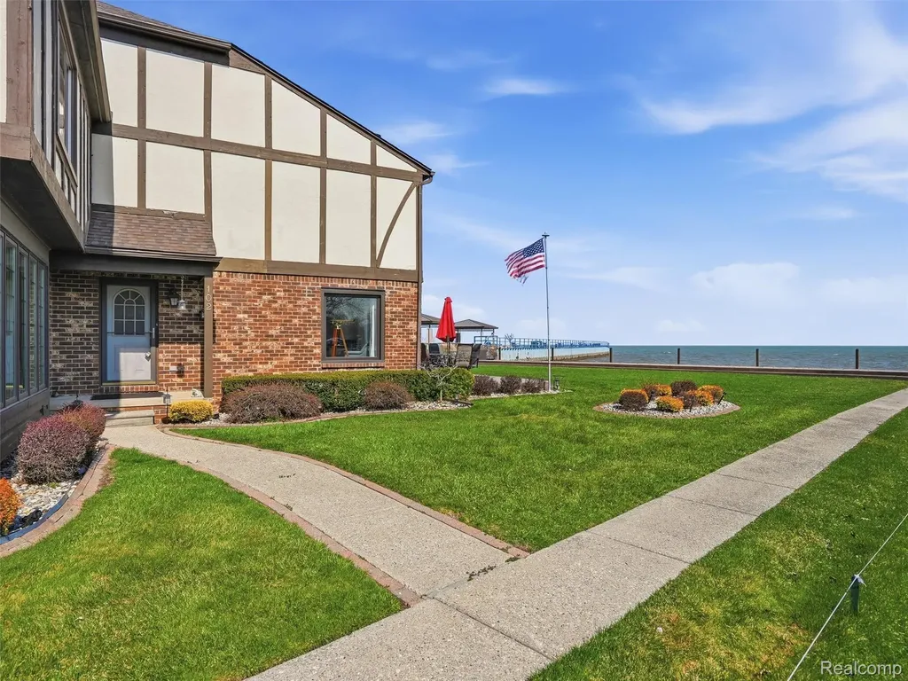 102 Lac Sainte Claire Drive St. Clair Shores City MI 48082