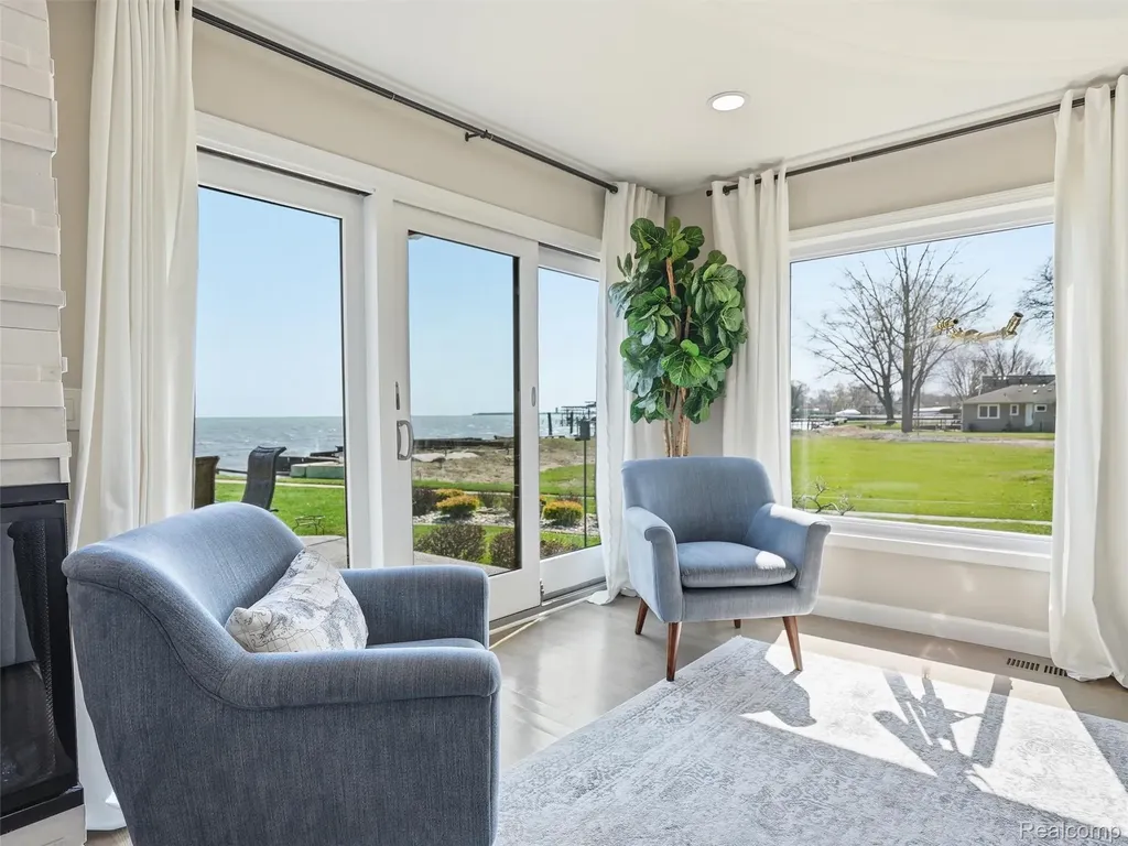 102 Lac Sainte Claire Drive St. Clair Shores City MI 48082