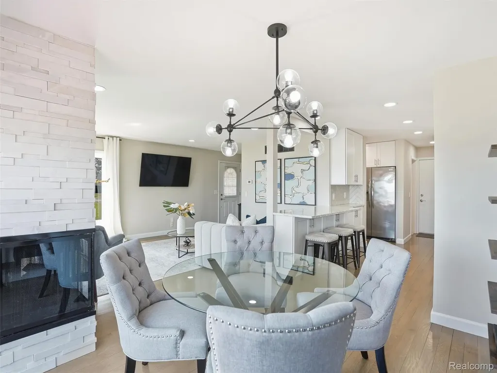 102 Lac Sainte Claire Drive St. Clair Shores City MI 48082