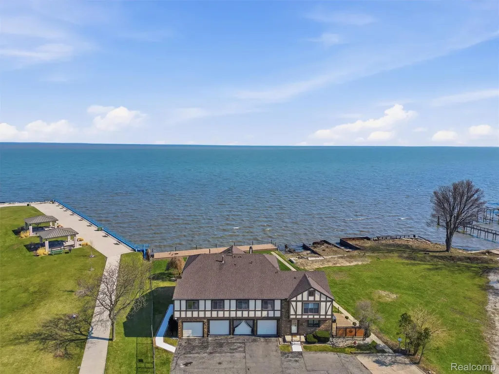 102 Lac Sainte Claire Drive St. Clair Shores City MI 48082