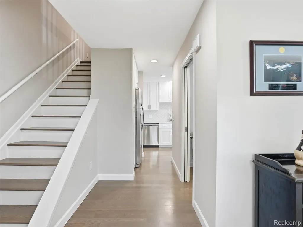 102 Lac Sainte Claire Drive St. Clair Shores City MI 48082
