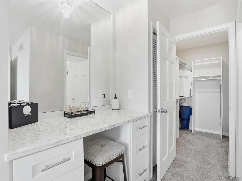 102 Lac Sainte Claire Drive St. Clair Shores City MI 48082