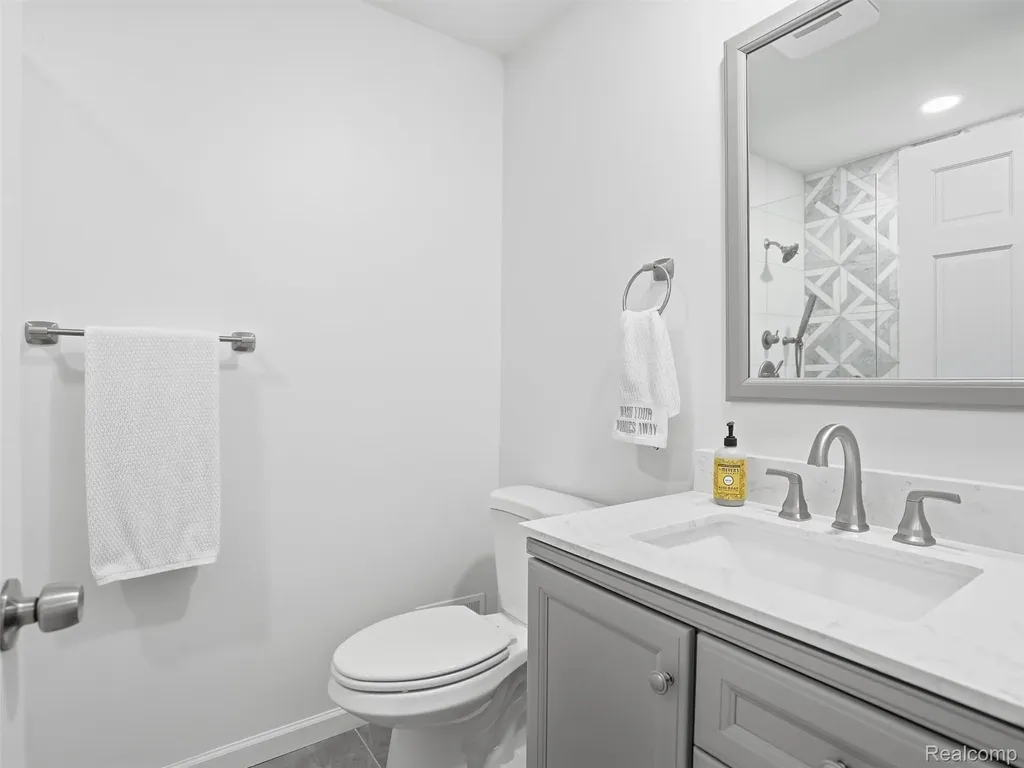 102 Lac Sainte Claire Drive St. Clair Shores City MI 48082