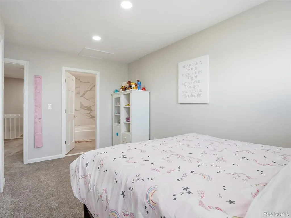 102 Lac Sainte Claire Drive St. Clair Shores City MI 48082
