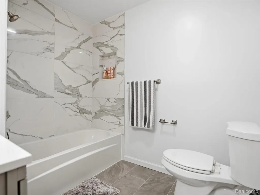 102 Lac Sainte Claire Drive St. Clair Shores City MI 48082