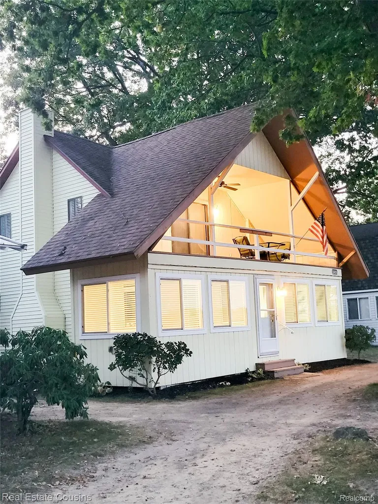13020 Fenton Street Fenton Charter Township MI 48430